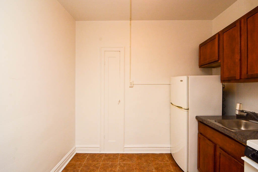 Building Photo - 4834 N Damen Ave