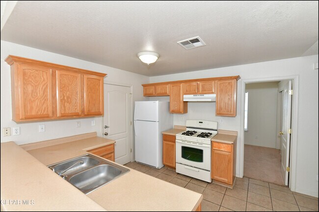 Building Photo - 3112 Tierra Ayala Dr