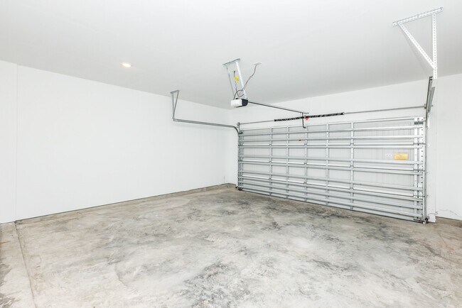 Building Photo - 2135 Salinas Dr