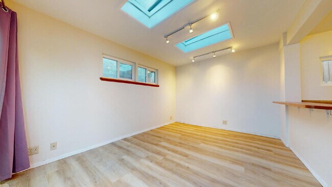 Building Photo - Exceptional Brisbane Home Offering Space, Style & Sunsets