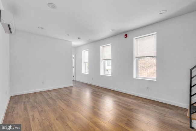 Building Photo - 2162 E York St