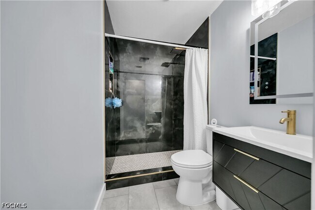 Building Photo - 77 Glenmont Dr W