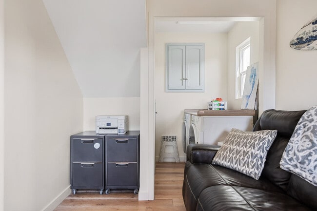 Building Photo - 301 Crocus Ct