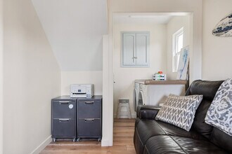 Building Photo - 301 Crocus Ct