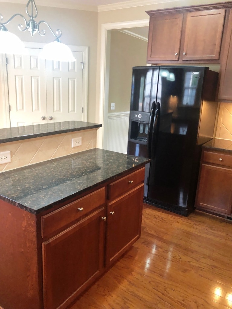 kitchen cabinets - 120 Thistle Top Trl