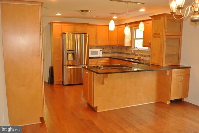 Building Photo - 421 Park Hills Dr