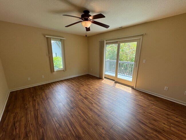 Building Photo - Weaverville - Well Kept Townhome with Flex Space