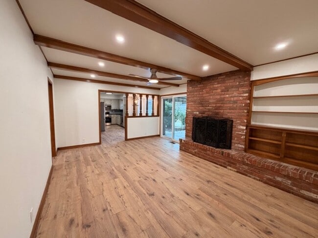 Building Photo - Rollingwood Neighborhood