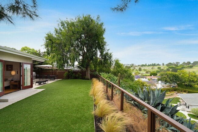 Building Photo - Updated Mid Century Home in Rancho Palos V...