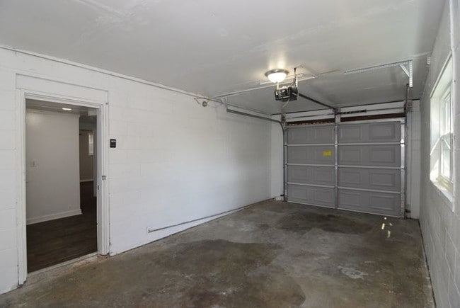 Building Photo - 1602 Apple Valley Dr