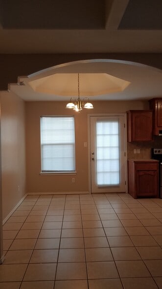 Building Photo - 3706 Wyndham Ave