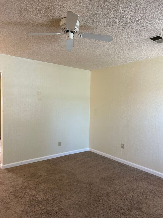 Building Photo - Come See Today