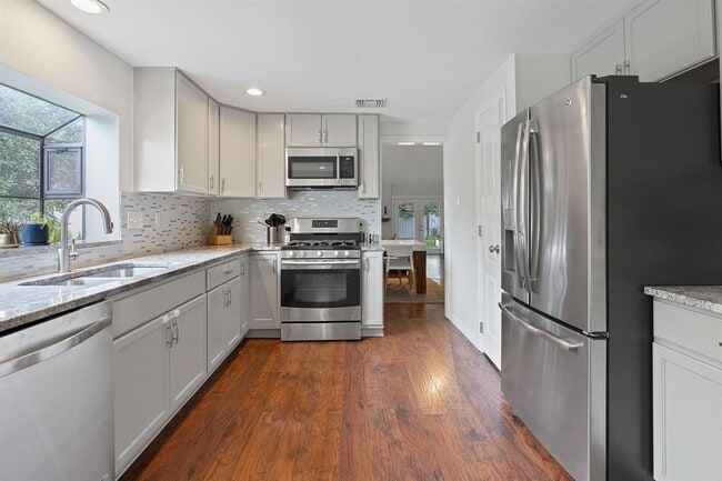 Building Photo - 1428 Gracy Dr