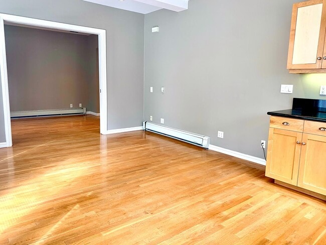 Building Photo - 2720 Sacramento St