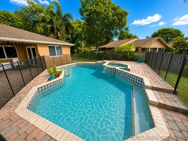 Building Photo - 5040 SW 117th Way