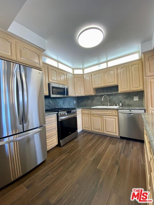 Building Photo - 2332 Fox Hills Dr