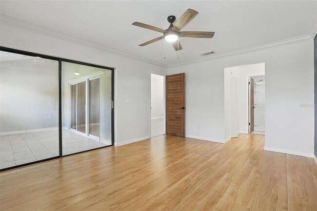 Building Photo - 449 Meadowood Blvd