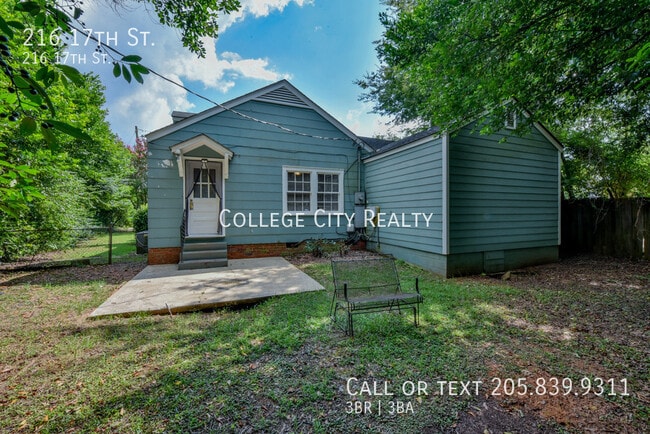 Building Photo - 216 17th St