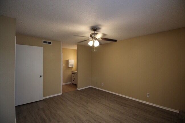 Building Photo - 2935 Nacogdoches Rd