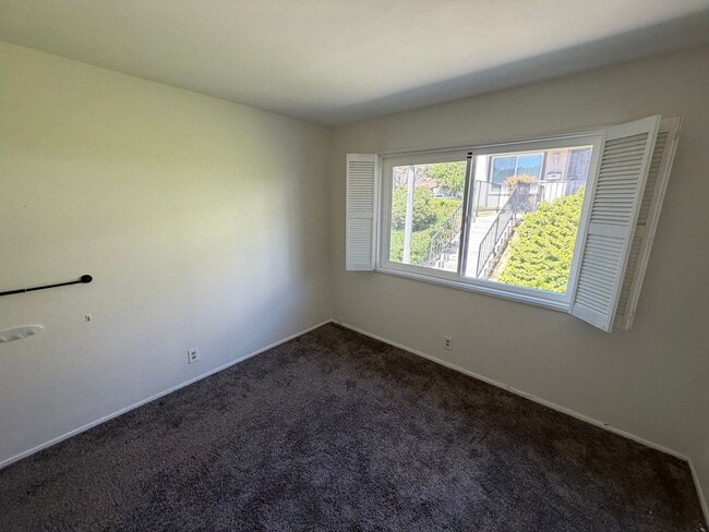 Building Photo - 3 Bedroom Home with Private Patio and Garage in Canyon Park Community