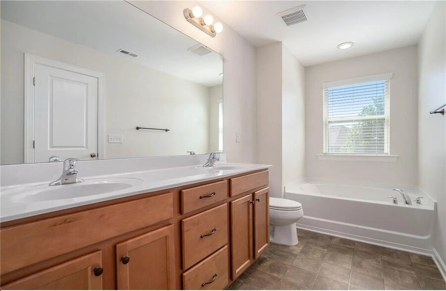 Building Photo - 7224 Lochy Ln