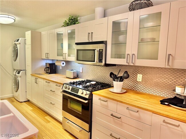 Building Photo - 2200 S Fort Apache Rd