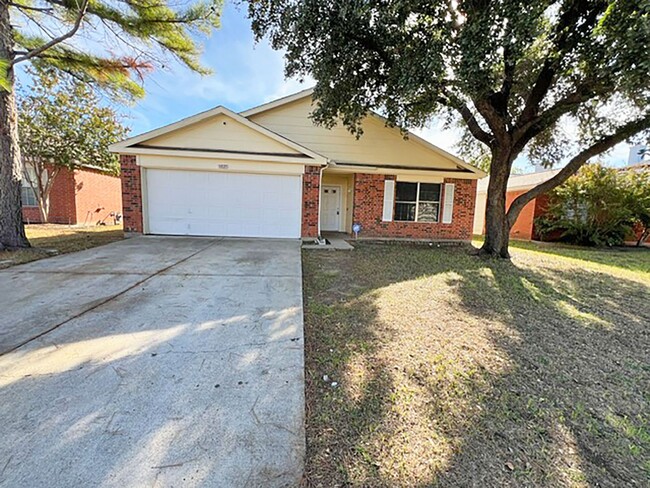 Building Photo - Great 3 Bdrm 2 Bath Home in Denton Tx