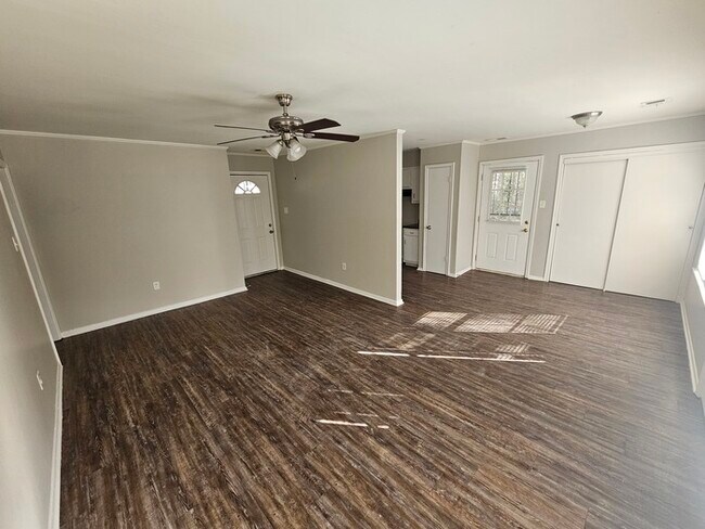 Building Photo - 10811 Chateau Dr