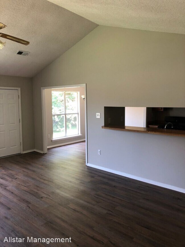 Building Photo - 3 br, 2 bath House - 3485 Lakehurst Drive