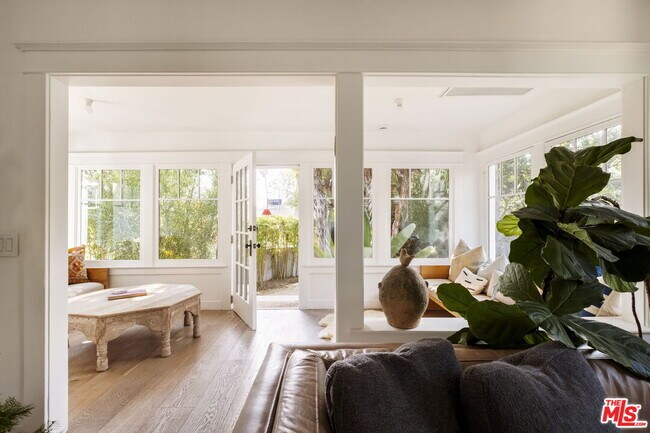 Building Photo - 601 Crestmoore Pl