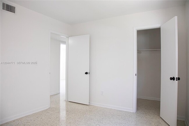 Building Photo - 1226 SW 30th Ave