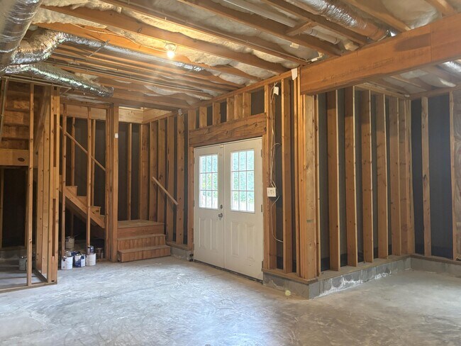Building Photo - 1673 Jamestown Ave