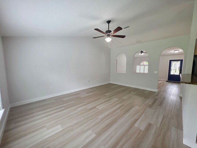 Building Photo - Beautiful 4 Bedroom in Gated Compass Pointe