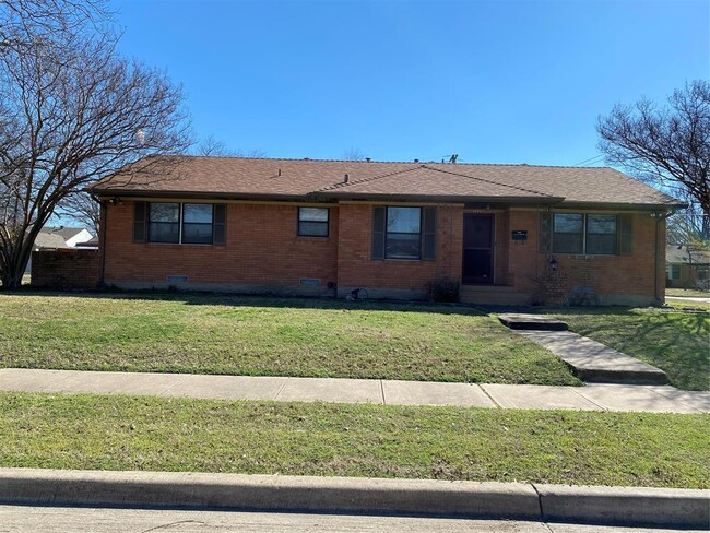 Building Photo - 900 Haggard St
