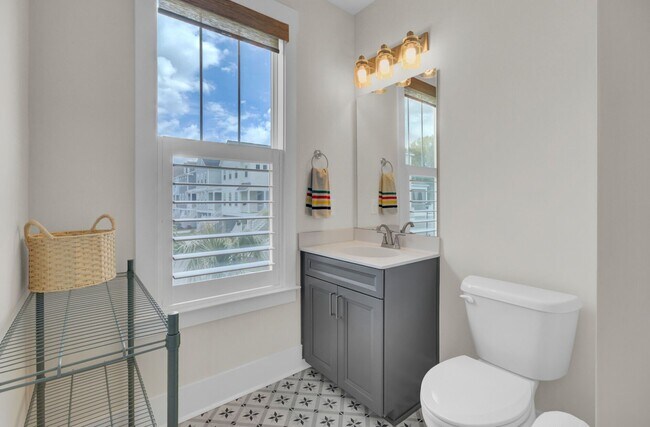 Building Photo - Impressive 4 bedroom home + office with el...
