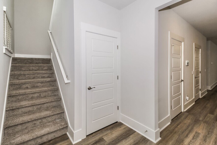 Building Photo - 2028 Cypress Hills Dr SE