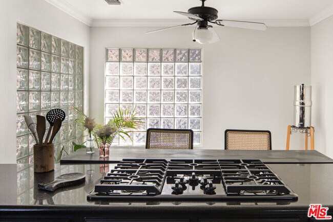 Building Photo - 4661 Bedel St