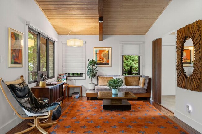 Building Photo - 2720 N Fillmore St