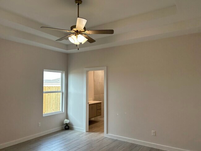 Building Photo - 1411 Los Estribos Dr