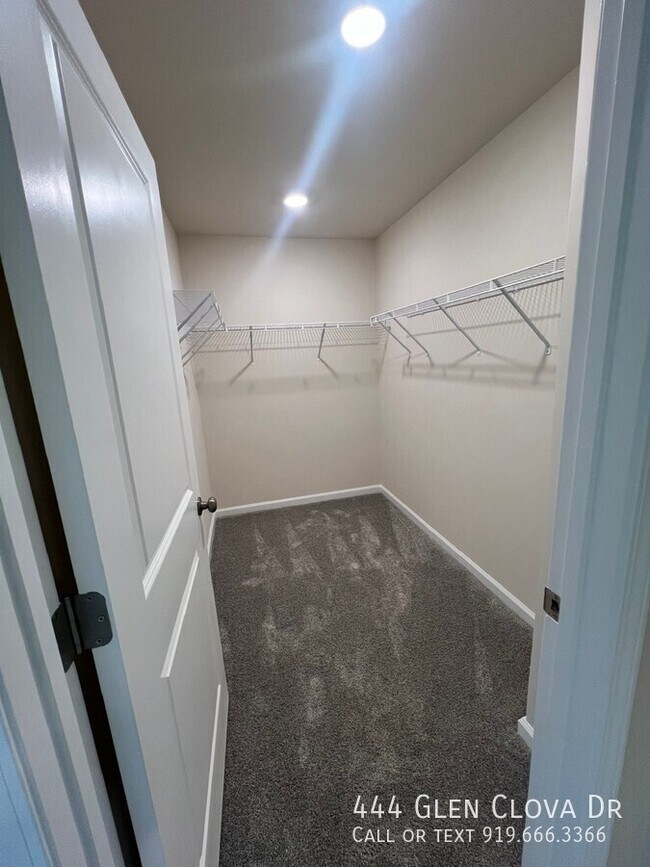 Building Photo - 444 Glen Clova Dr