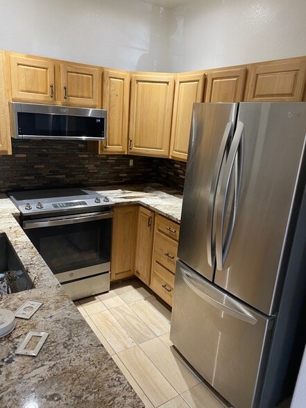 Building Photo - 627 S Depew St