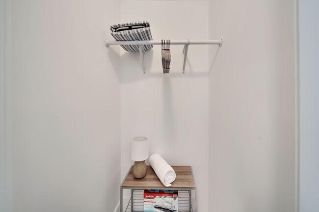 Building Photo - 1317 SW 22nd Ave