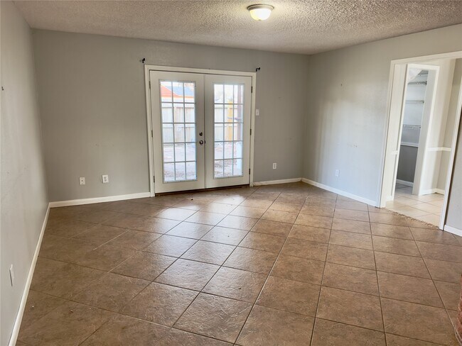 Building Photo - 22 Sue Ln