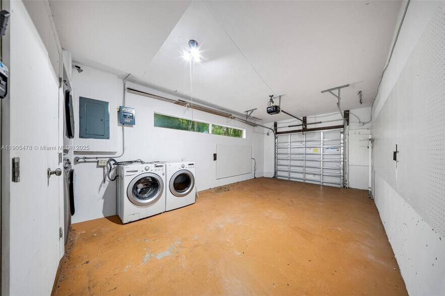 Building Photo - 4000 Alhambra Cir