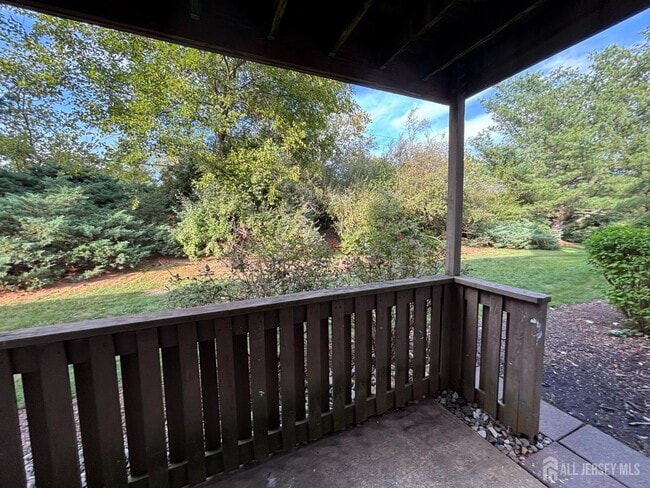 Building Photo - 215 Aspen Dr