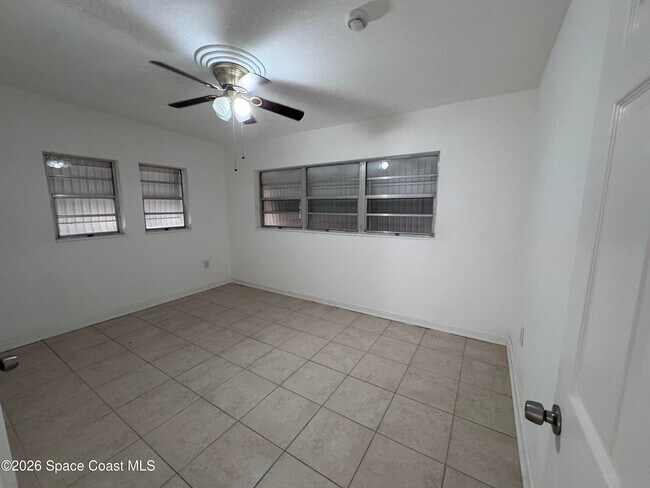 Building Photo - 305 Edinburgh Dr