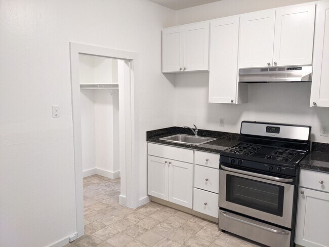 Building Photo - 632