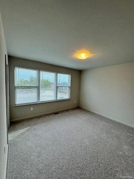 Building Photo - 2151 Park Dr