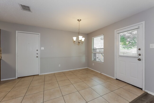 Building Photo - 1625 Creekridge Ct