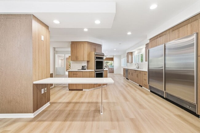 Building Photo - Alto Cedro Estate Lease